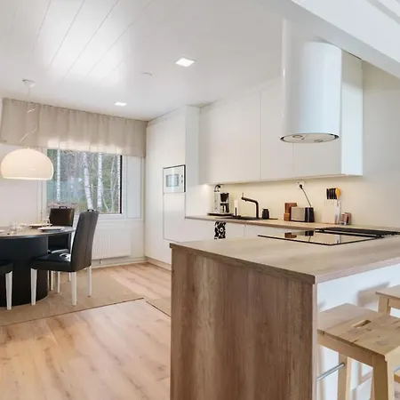 דירה 4 Bedroom Family By Lapland Host